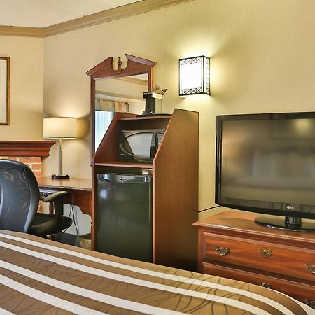 Best Western Brantford Hotel And Conference Centre Экстерьер фото